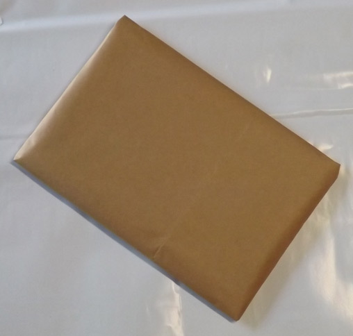 伊砂文様　アクアドロップ風呂敷のお届け時用に茶袋に梱包された画像
